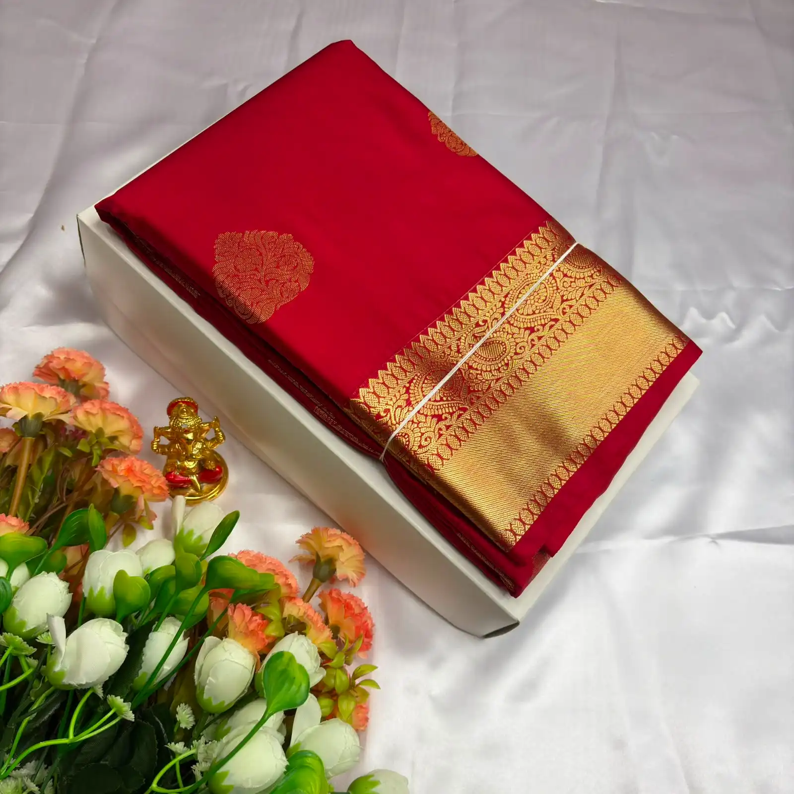Heritage Paisley Jaal Contrast Border Semi Kanchipuram Silk Saree